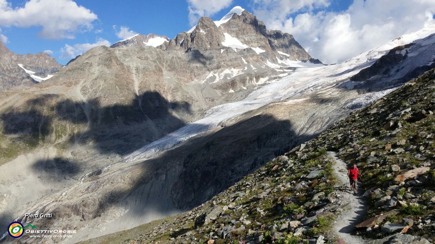 72 Risaliamo a prendere il sentiero variante per scendere al lago.jpg